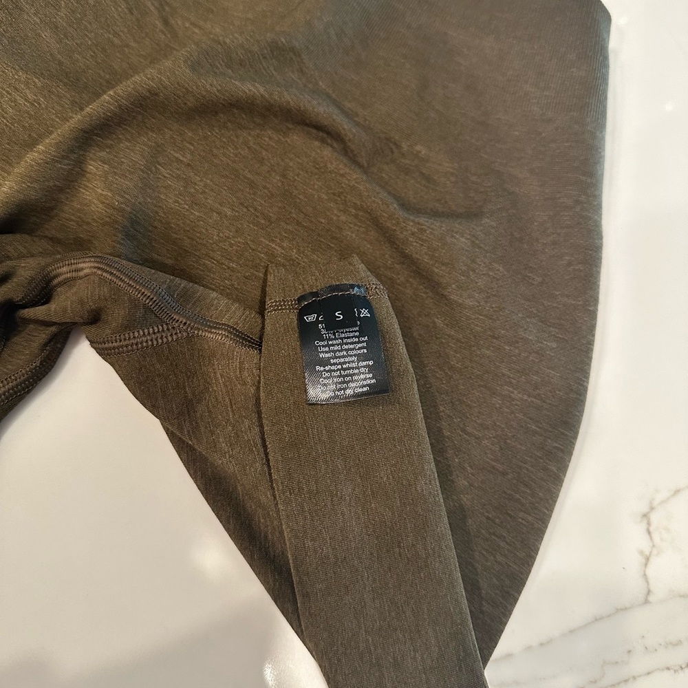 NWOT Alphalete Amplify Short 7.5” - Picture 6 of 6